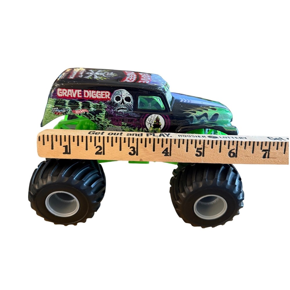 Monster Jam Grave Digger Hot Wheels Truck 1:24 Scale Die Cast Metal Top - Picture 9 of 10